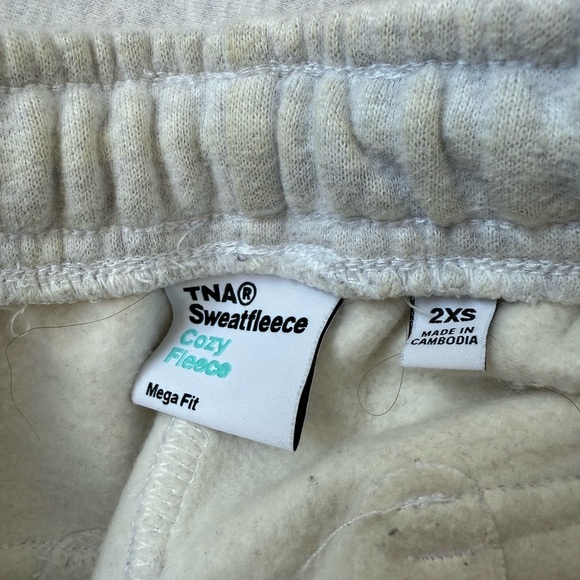 Aritzia TNA Sweatfleece Cozy Fleece Cargo Sweatpants - Picture 7 of 7